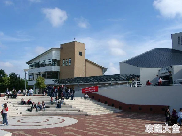 老师床上啪学生家长突然来访急忙穿衣